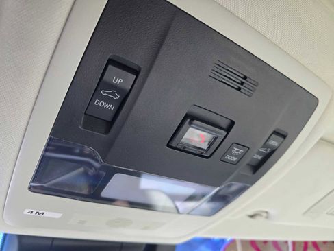 Used 2022 Lexus ES 300h w/ Premium Package image 34