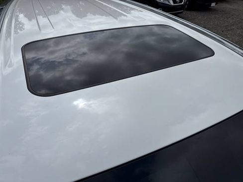 Used 2019 Toyota Highlander XLE AWD/4WD image 14