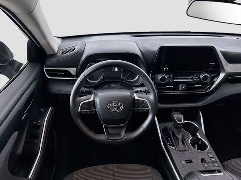 Certified 2024 Toyota Highlander LE FWD image 15