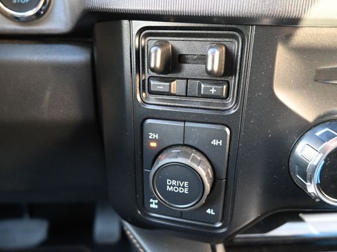 Used 2024 Ford F350 Platinum w/ FX4 Off-Road Package image 27