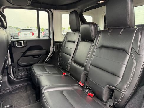 Used 2018 Jeep Wrangler Unlimited Sahara AWD/4WD image 24