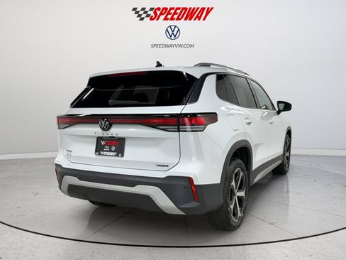 Certified 2025 Volkswagen Tiguan SE AWD/4WD image 7