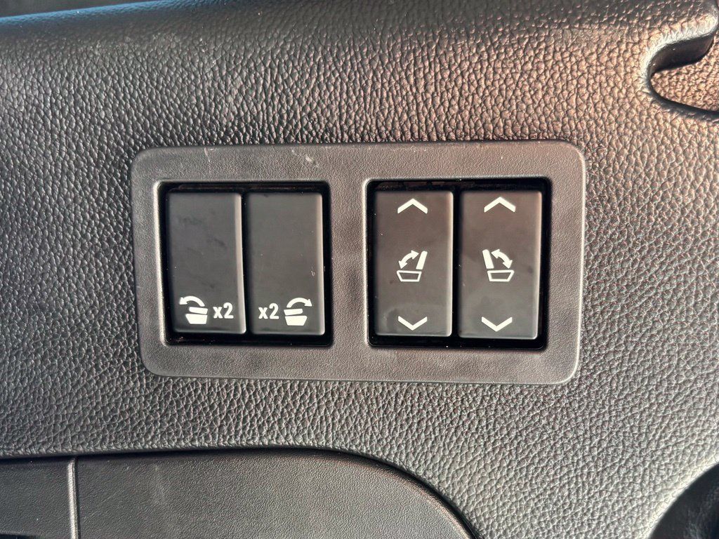 Used 2018 GMC Yukon XL Denali RWD image 23