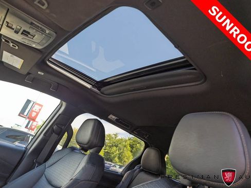 Used 2025 Toyota Sienna XLE Woodland Edition AWD/4WD image 13