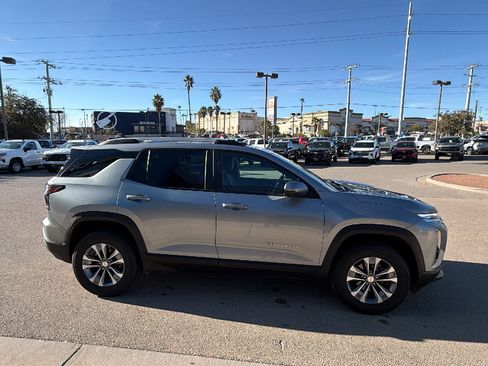Used 2025 Chevrolet Equinox LT w/ Convenience Package II image 3