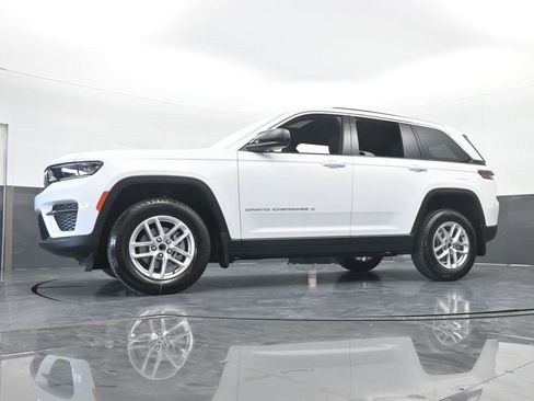 Used 2025 Jeep Grand Cherokee Laredo X RWD image 51
