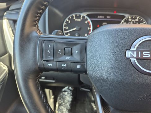 Used 2025 Nissan Rogue SV AWD/4WD image 19
