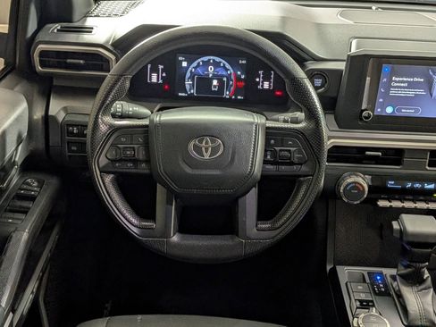 Used 2025 Toyota Tacoma SR5 AWD/4WD image 15