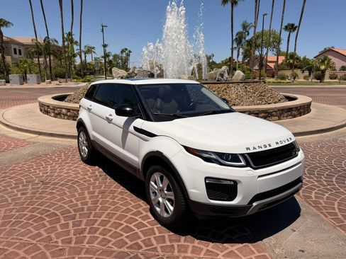 Used 2017 Land Rover Range Rover Evoque SE AWD/4WD image 4