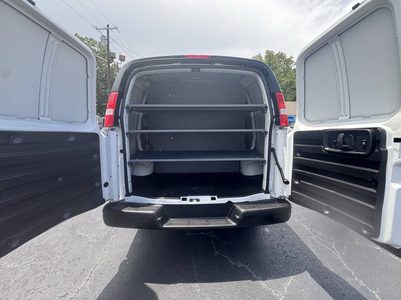 Used 2021 Chevrolet Express 2500 RWD image 14