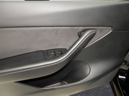 Used 2022 Tesla Model Y Performance image 10