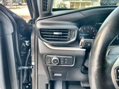 Used 2021 Ford Explorer XLT w/ Equipment Group 202A RWD image 17