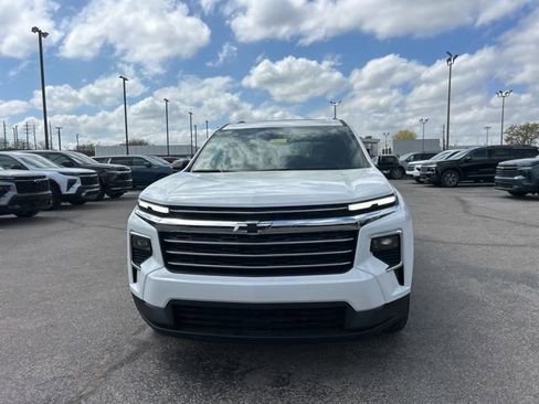 New 2026 Chevrolet Traverse LT w/ Sun and Wheel Package FWD image 8