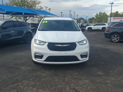 Used 2024 Chrysler Pacifica Touring-L