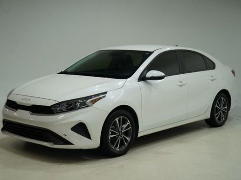 Used 2024 Kia Forte LXS w/ LXS Technology Package image 3