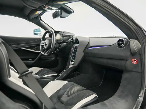 Used 2026 McLaren 750S Spider RWD image 15
