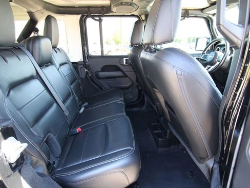 Used 2019 Jeep Wrangler Unlimited Sahara w/ Dual Top Group AWD/4WD image 9