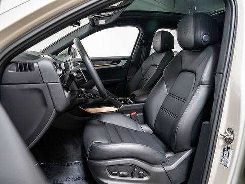 Certified 2026 Porsche Cayenne Coupe AWD/4WD image 5