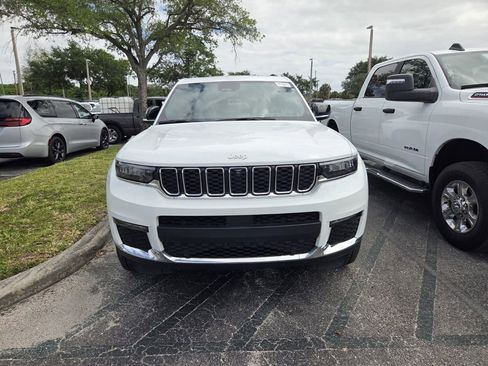 Certified 2025 Jeep Grand Cherokee L Limited w/ Luxury Tech Group II image 3
