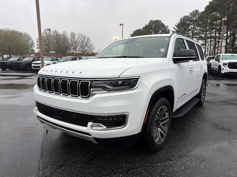 Used 2024 Jeep Wagoneer Series II w/ Flexible Seating Group image 2