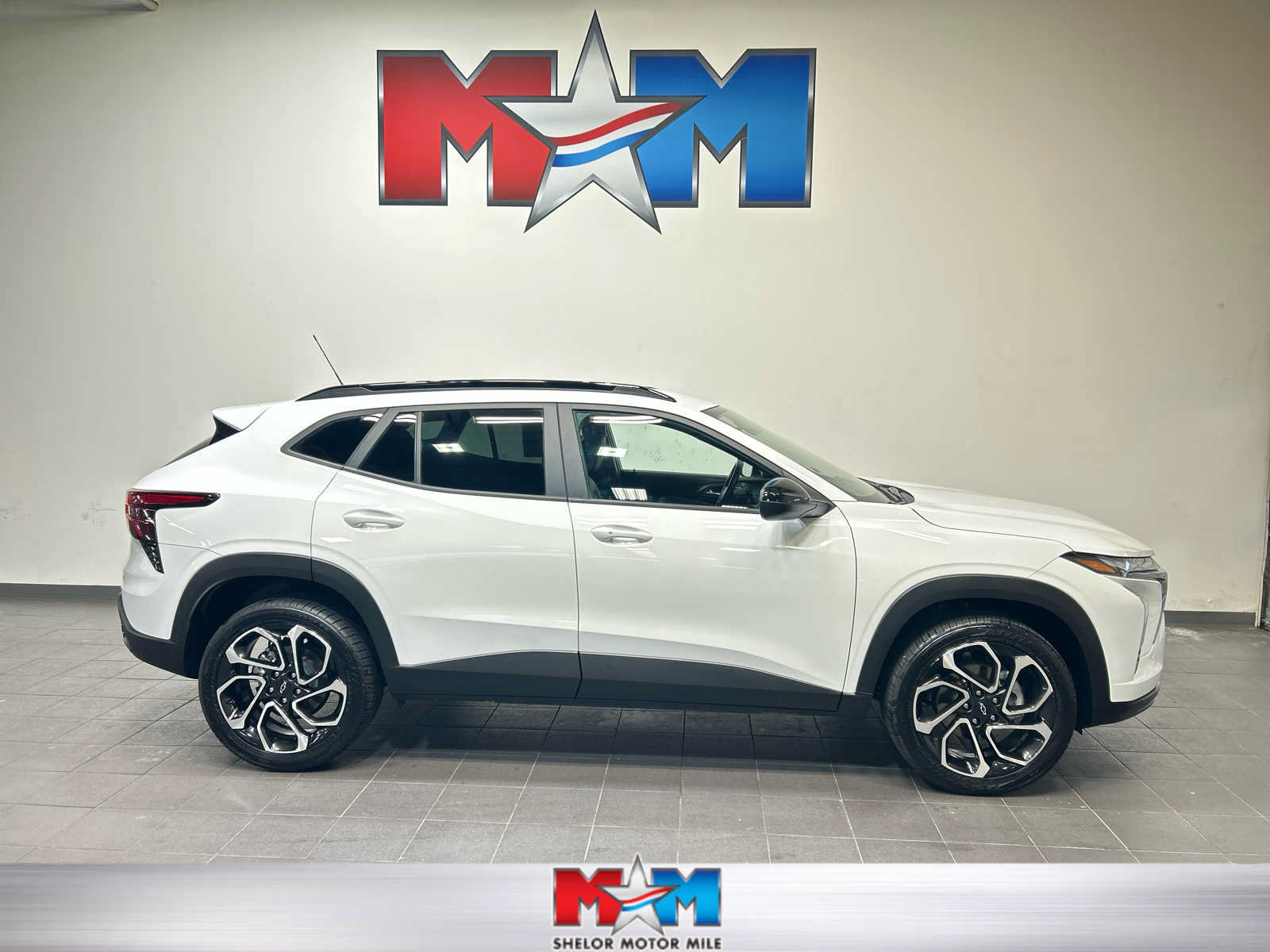 Used 2024 Chevrolet Trax RS w/ Driver Confidence Package FWD image 1