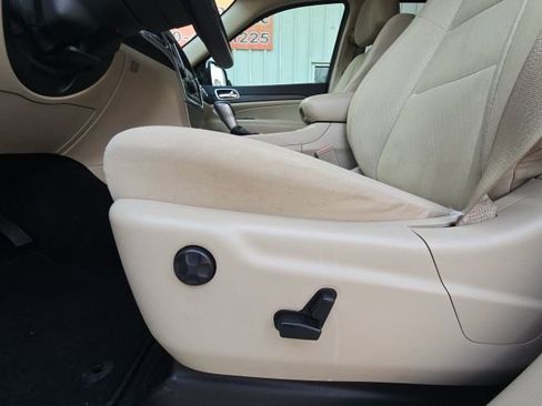 Used 2020 Jeep Grand Cherokee Laredo image 19