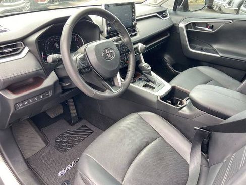 Used 2022 Toyota RAV4 Limited FWD image 6