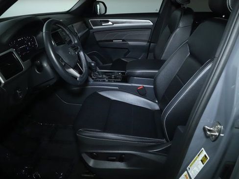 Used 2022 Volkswagen Atlas Cross Sport SE image 19