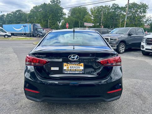 Used 2022 Hyundai Accent SE FWD image 4