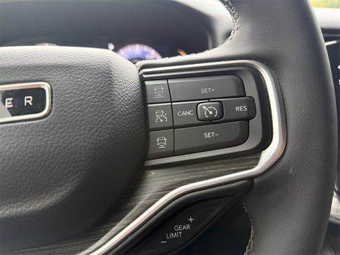 Used 2024 Jeep Wagoneer Series II w/ Flexible Seating Group image 22