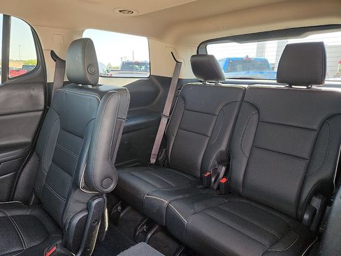 Used 2018 GMC Acadia Denali w/ Technology Package FWD image 5