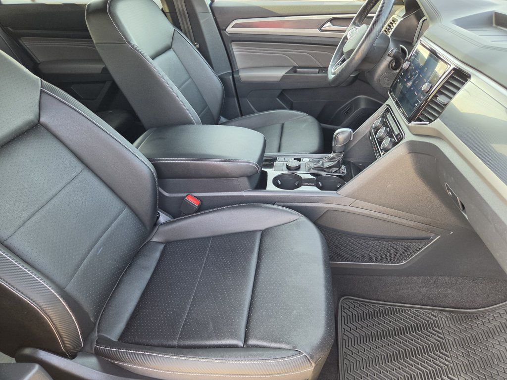 Used 2023 Volkswagen Atlas Cross Sport SEL R-Line AWD/4WD image 12