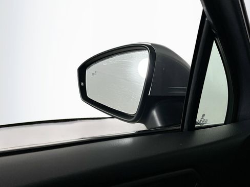 Used 2019 Volkswagen Tiguan SE w/ Panoramic Sunroof Package image 16