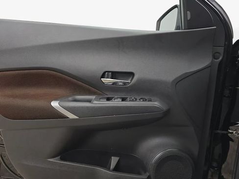 Used 2023 Nissan Kicks SR w/ Interior Electronics Package FWD image 26