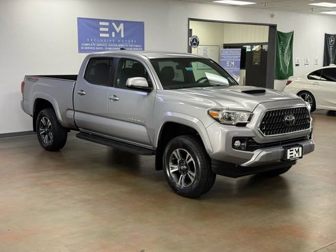 Used 2018 Toyota Tacoma TRD Sport image 2