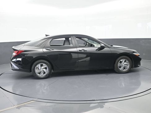 Used 2024 Hyundai Elantra SE FWD image 7