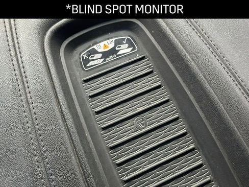 Used 2020 Cadillac Escalade Luxury image 12