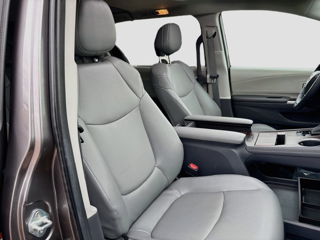 Used 2023 Toyota Sienna XLE w/ XLE Plus Package AWD/4WD image 30