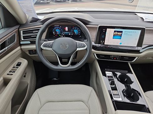 New 2026 Volkswagen Atlas SEL image 9