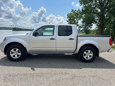 Used 2012 Nissan Frontier SV w/ SV Premium Utility Pkg AWD/4WD image 2