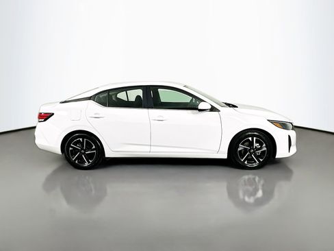Used 2024 Nissan Sentra SV FWD image 9