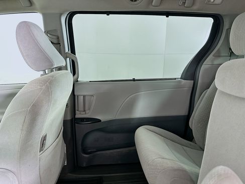 Used 2019 Toyota Sienna LE image 29