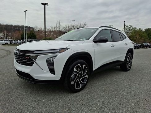 Used 2025 Chevrolet Trax RS w/ Driver Confidence Package image 3