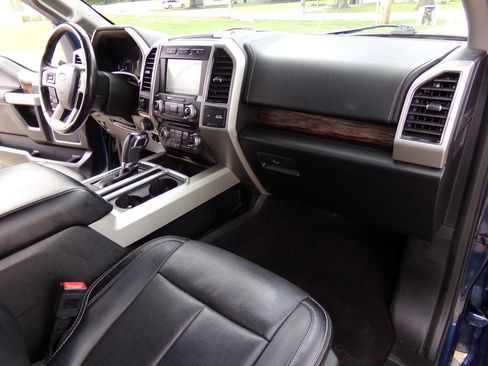 Used 2018 Ford F150 Lariat w/ Equipment Group 502A Luxury AWD/4WD image 22