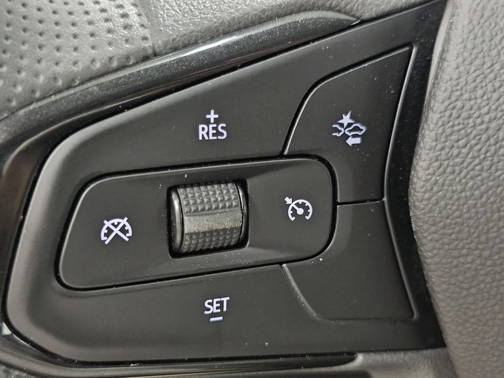 Used 2026 Chevrolet Trax LS w/ LS Convenience Package FWD image 30