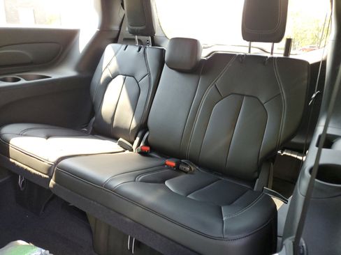 New 2026 Chrysler Pacifica Select image 30