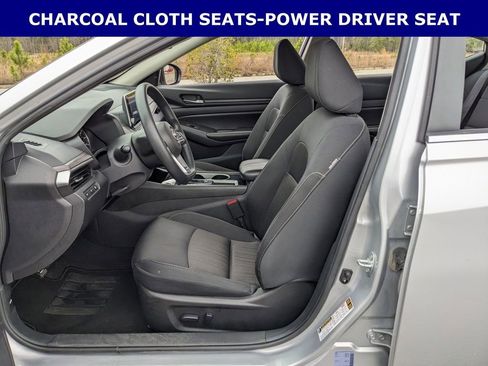 Used 2024 Nissan Altima 2.5 SV image 3