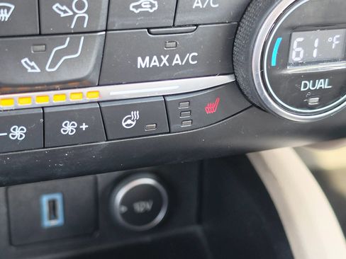 Used 2020 Ford Escape Titanium image 29