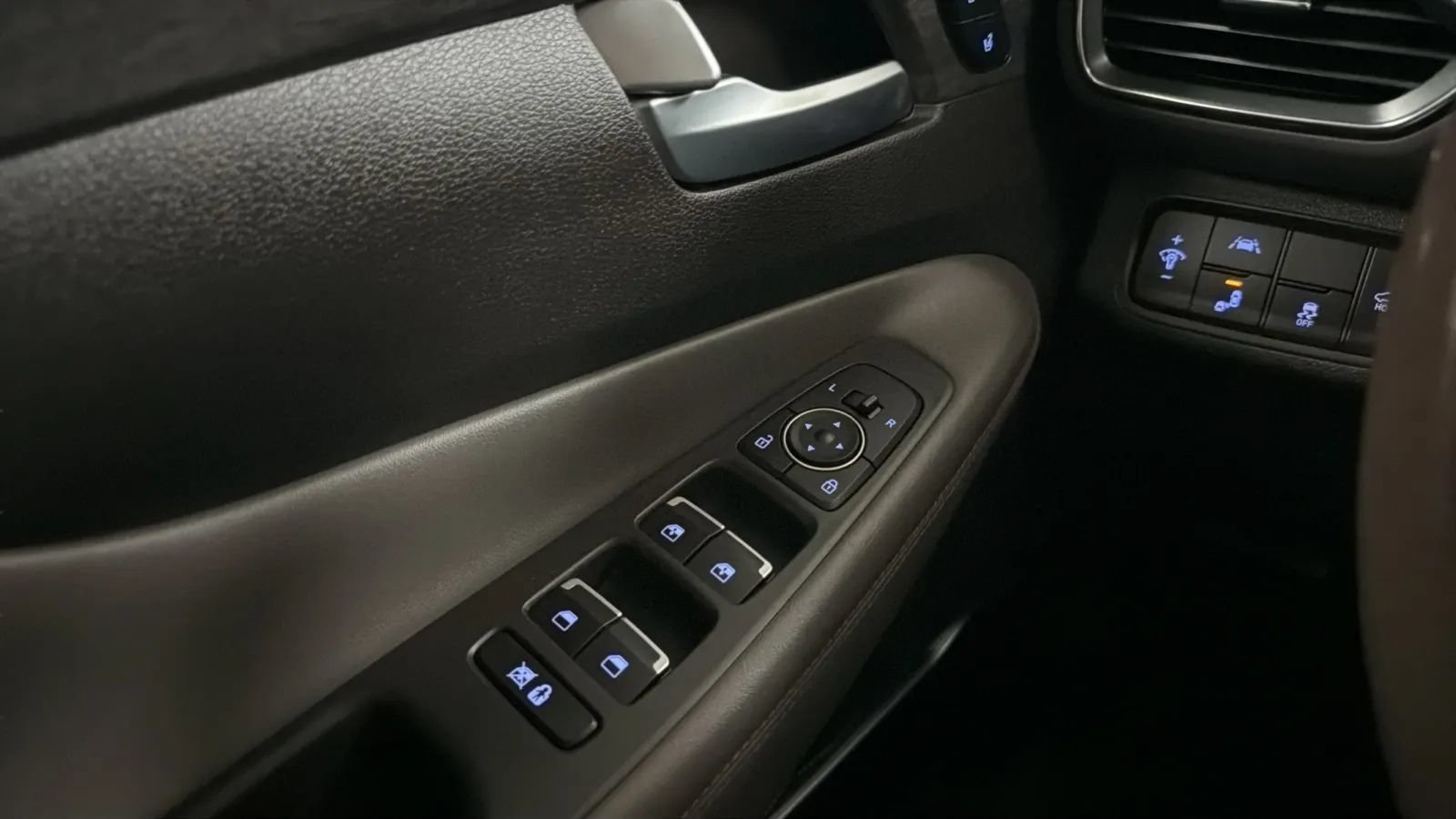 Used 2020 Hyundai Santa Fe Limited FWD image 16