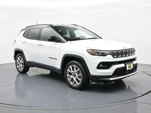 Used 2025 Jeep Compass Limited AWD/4WD image 3